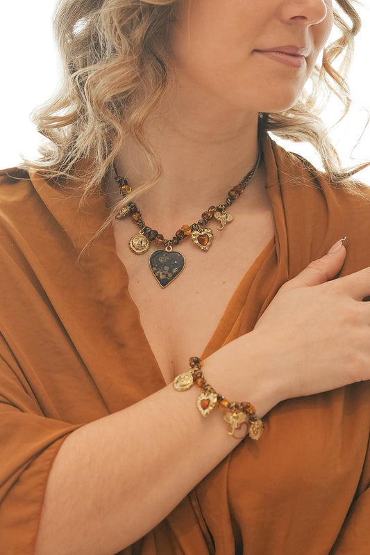 Collier Brown Pearl Heart