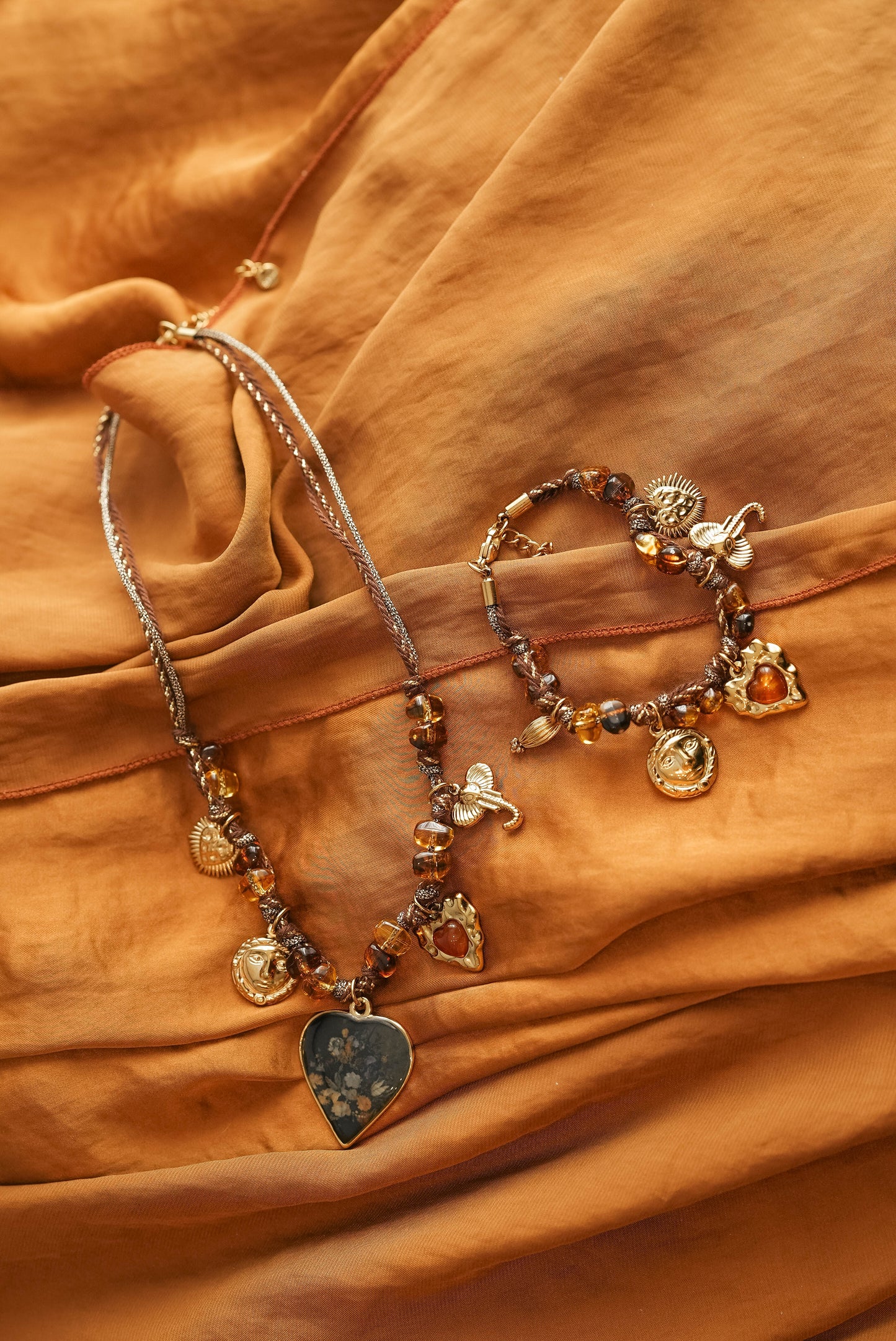 Collier Brown Pearl Heart
